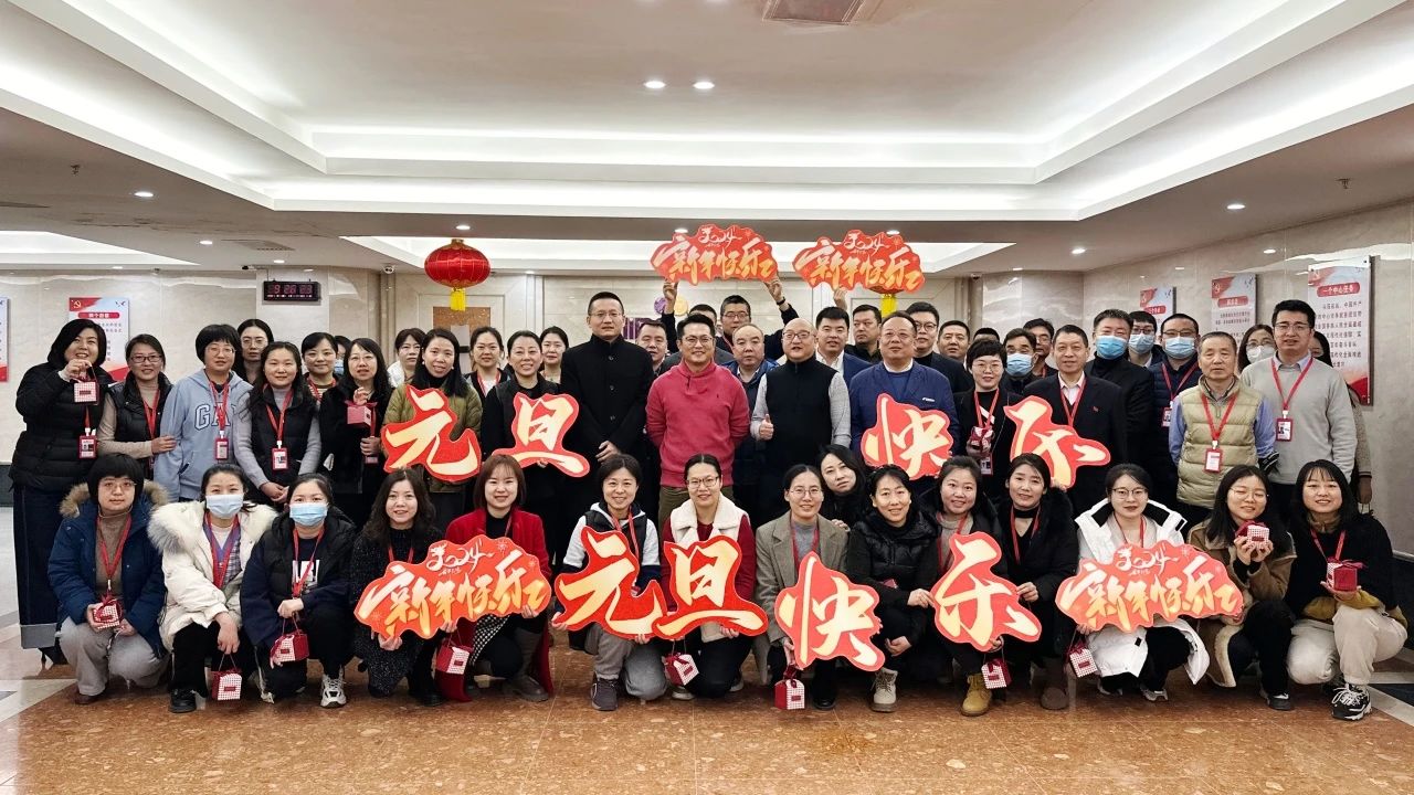 12月29日：供銷(xiāo)大集開(kāi)展“凝心聚力，‘供’赴新程”新年慰問(wèn)活動(dòng)（民生）.jpg