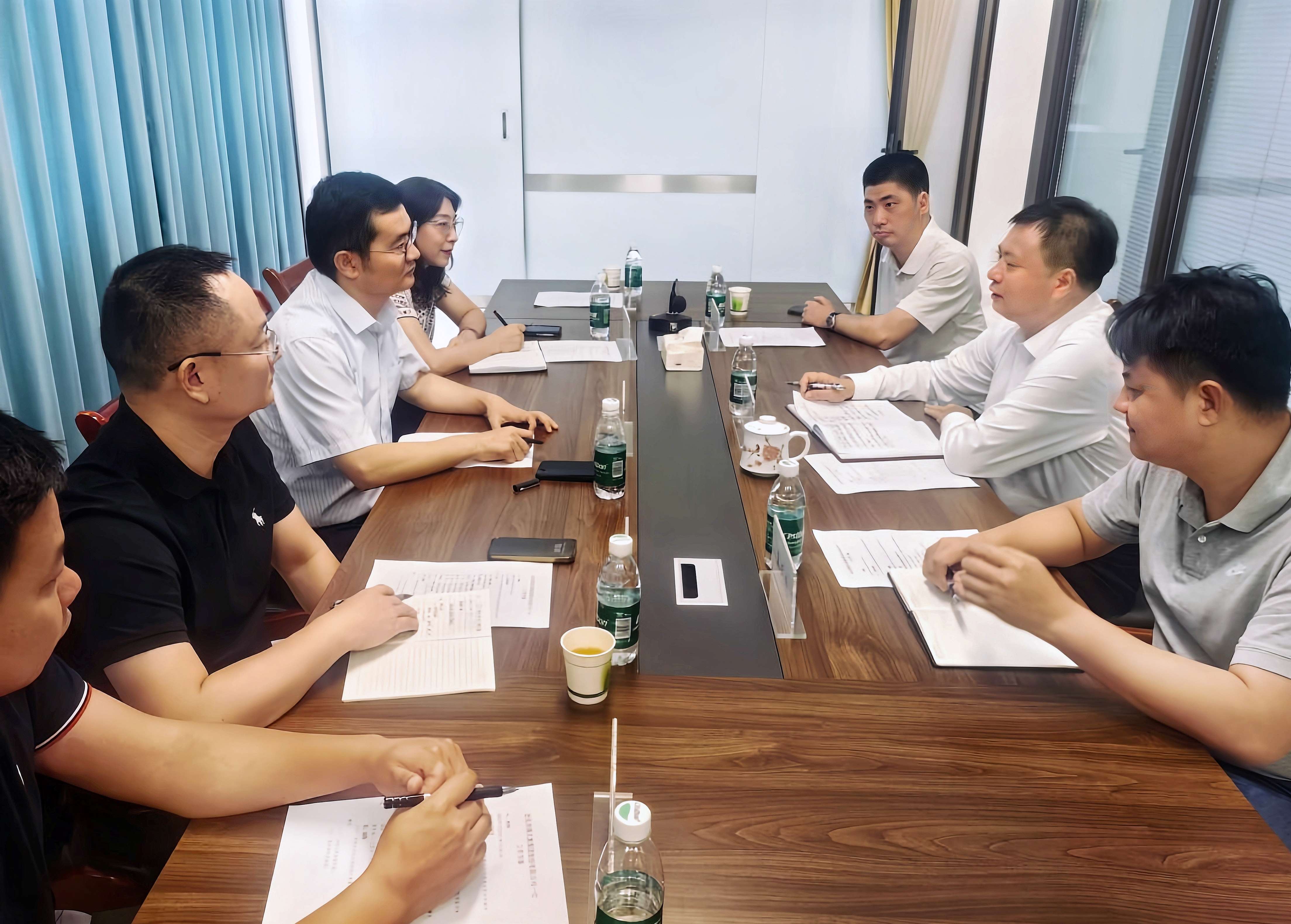 7月20日，朱延東與三亞市副市長(cháng)張長(cháng)豐舉行會(huì )談.jpg